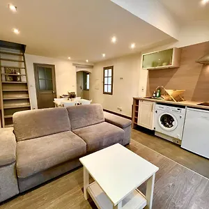 https://apt-superbe-2p-mezzanine-au-coeur-du-vieil.fr-provencehotel.com